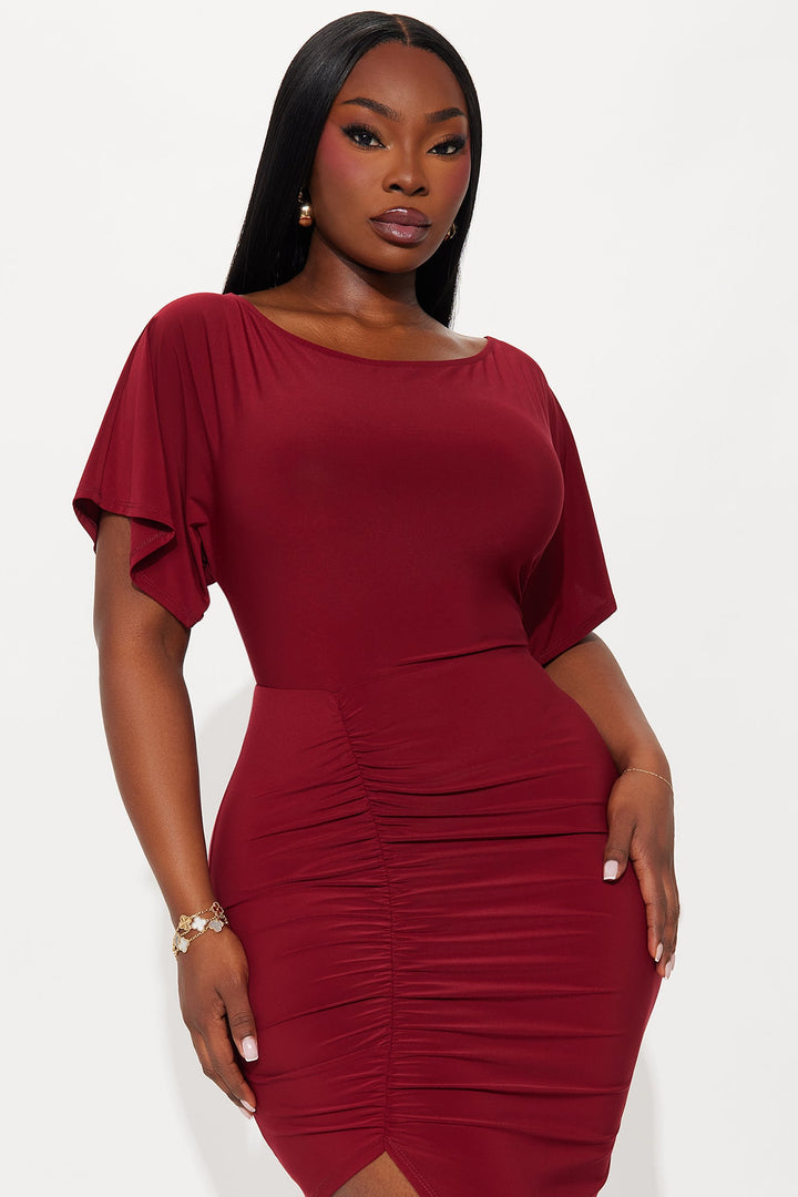 Maddison Short Sleeve Ruched Midi Dress - Burgundy