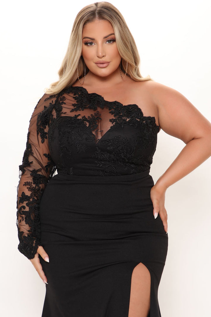 Bonita Lace Maxi Dress - Black